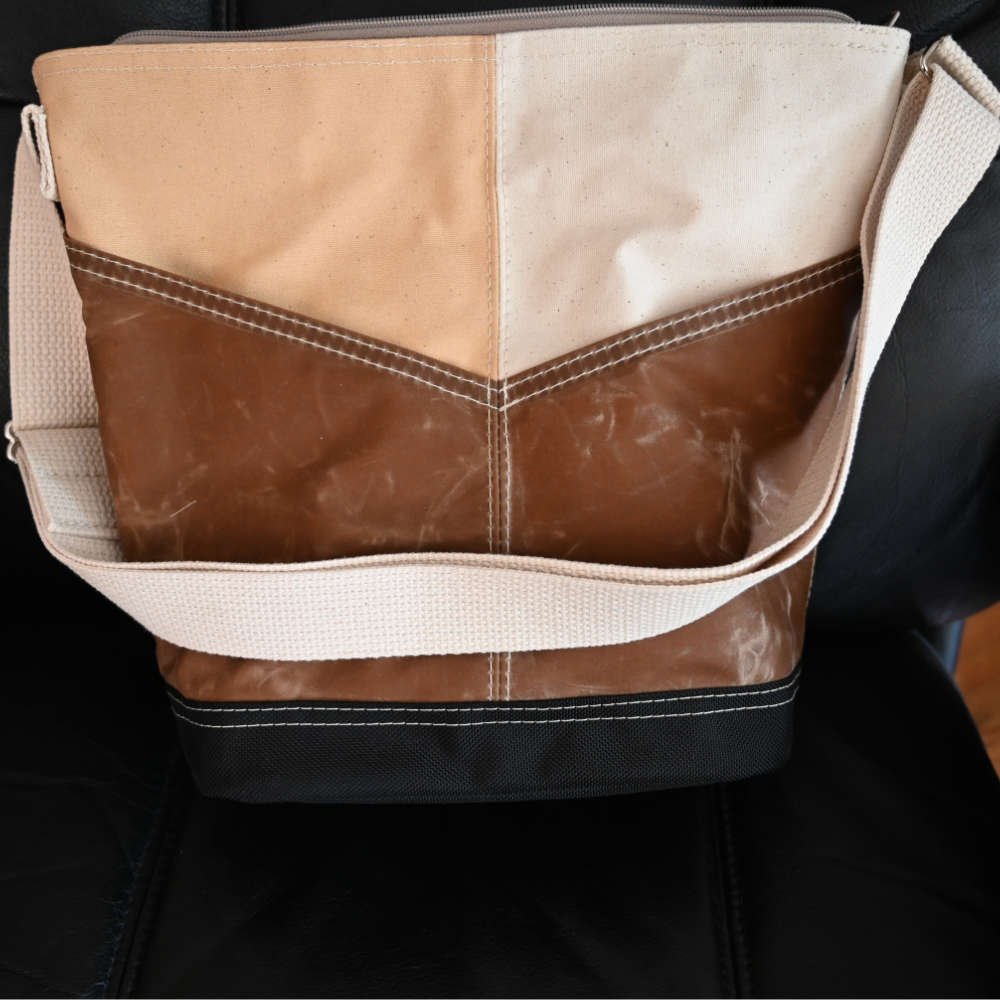 Canvas Palomino Hand bag back